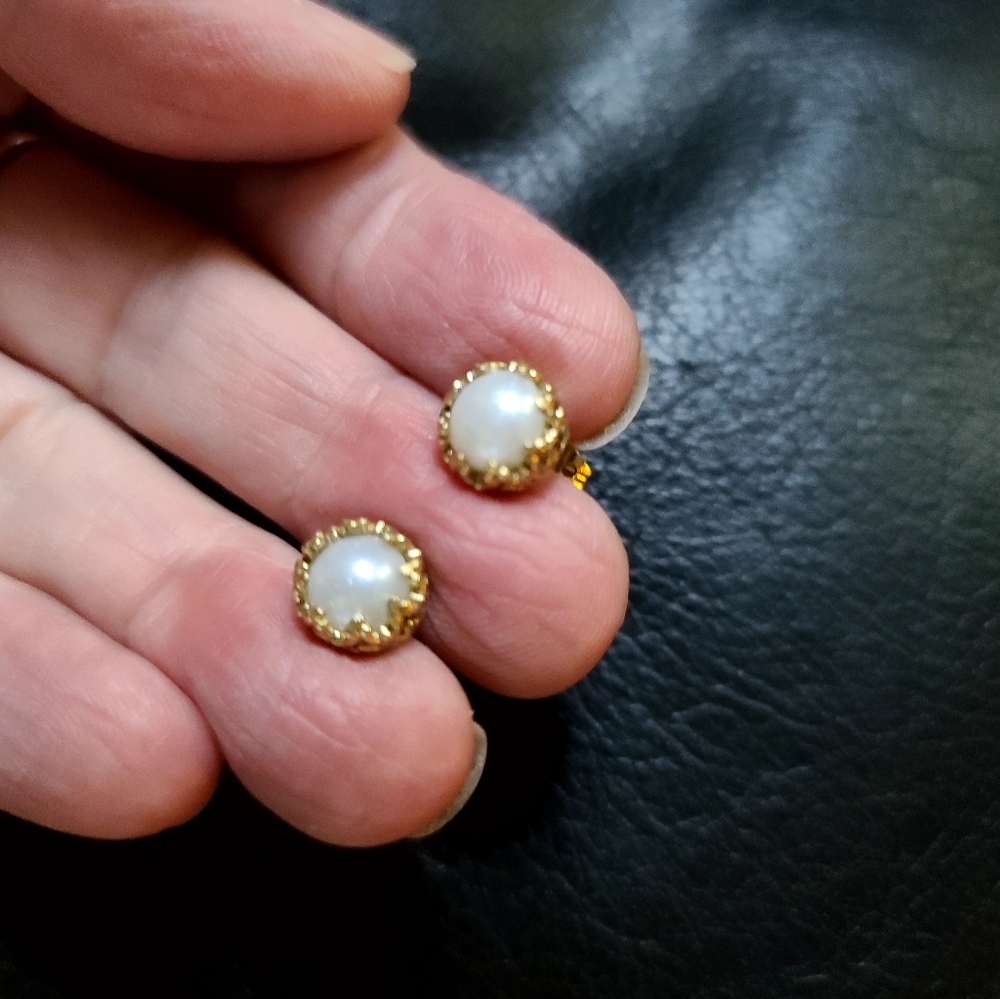 Natural pearl earrings gold plated filigree crown setting - Picture 7 of 9